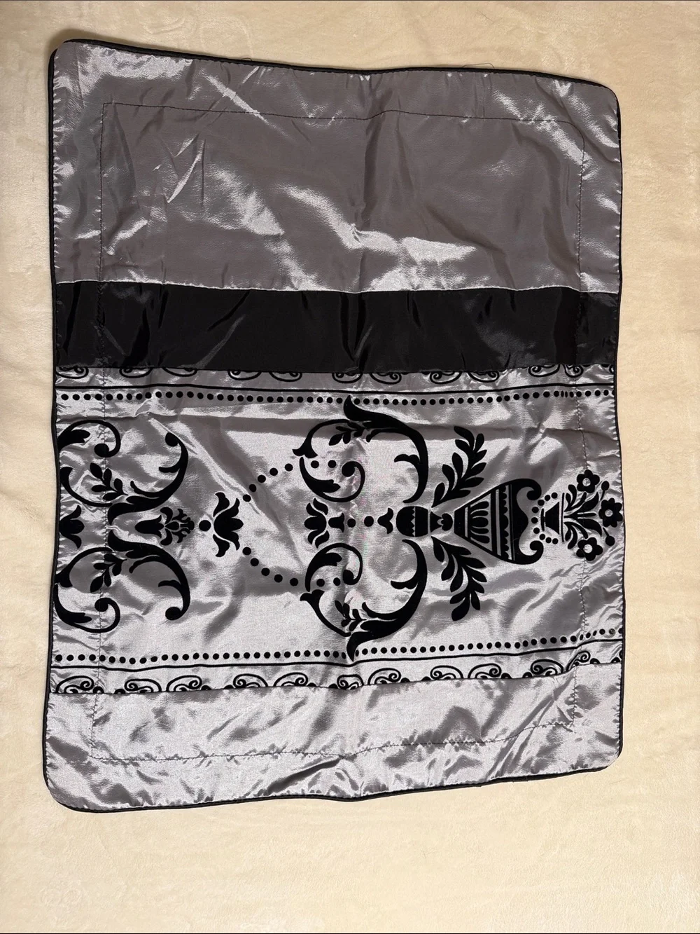 Decorative Embroidered Panel 2 Pillow Cases in Silver & Black Velvet. NWOT